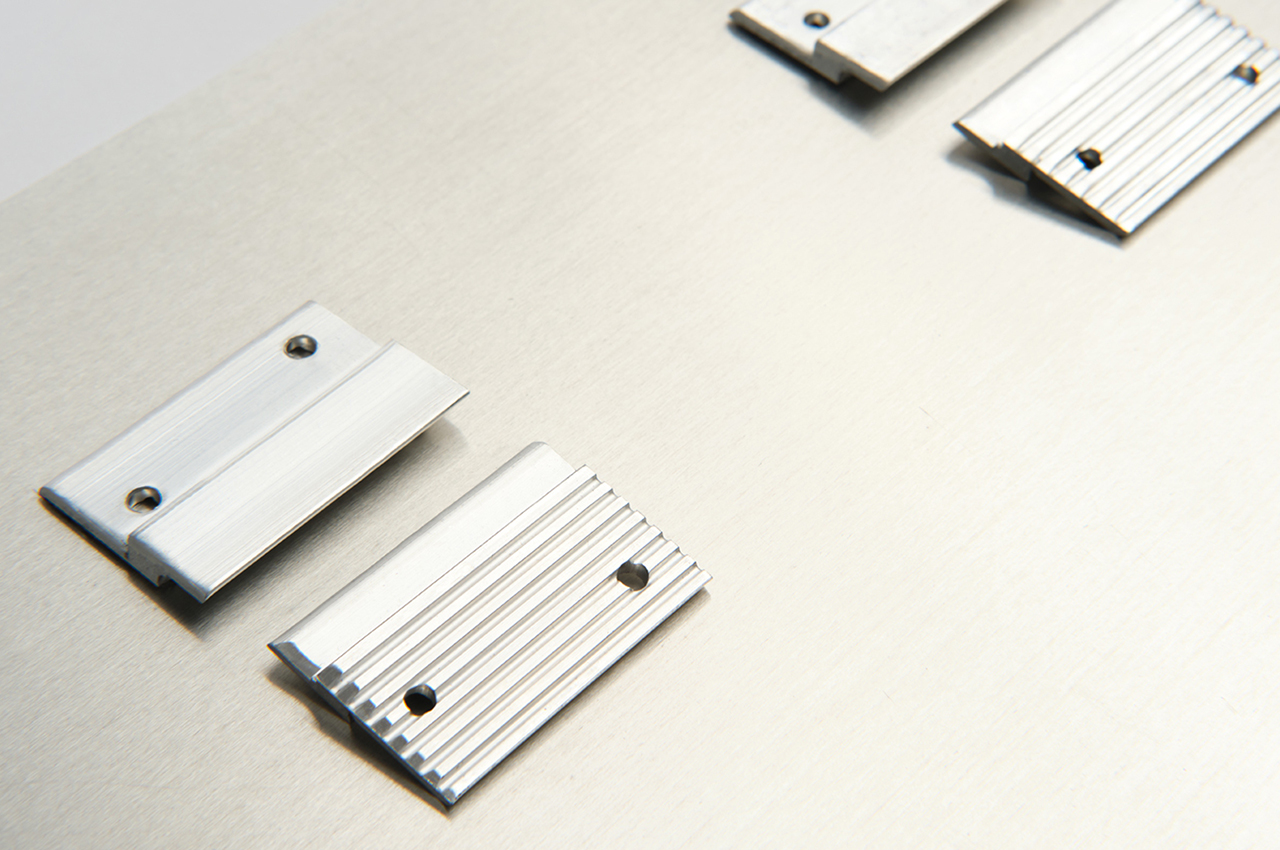 Metal prints mounting hardware